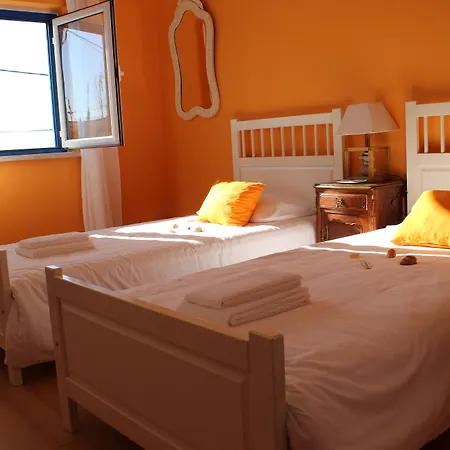 Hostel Chill Hill & Private - Sea Food Ericeira