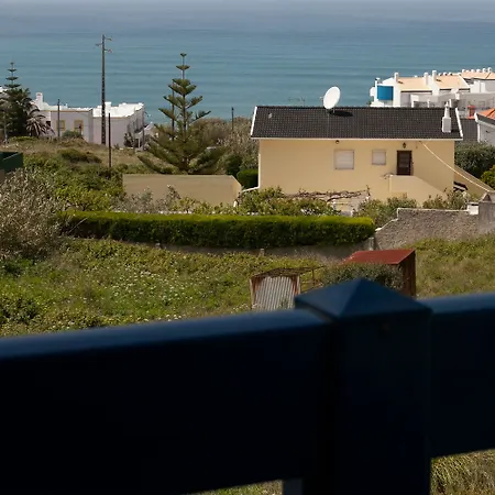 Hostel Chill Hill & Private - Sea Food Ericeira