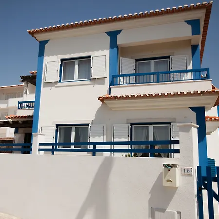 Hostel Chill Hill & Private - Sea Food Ericeira